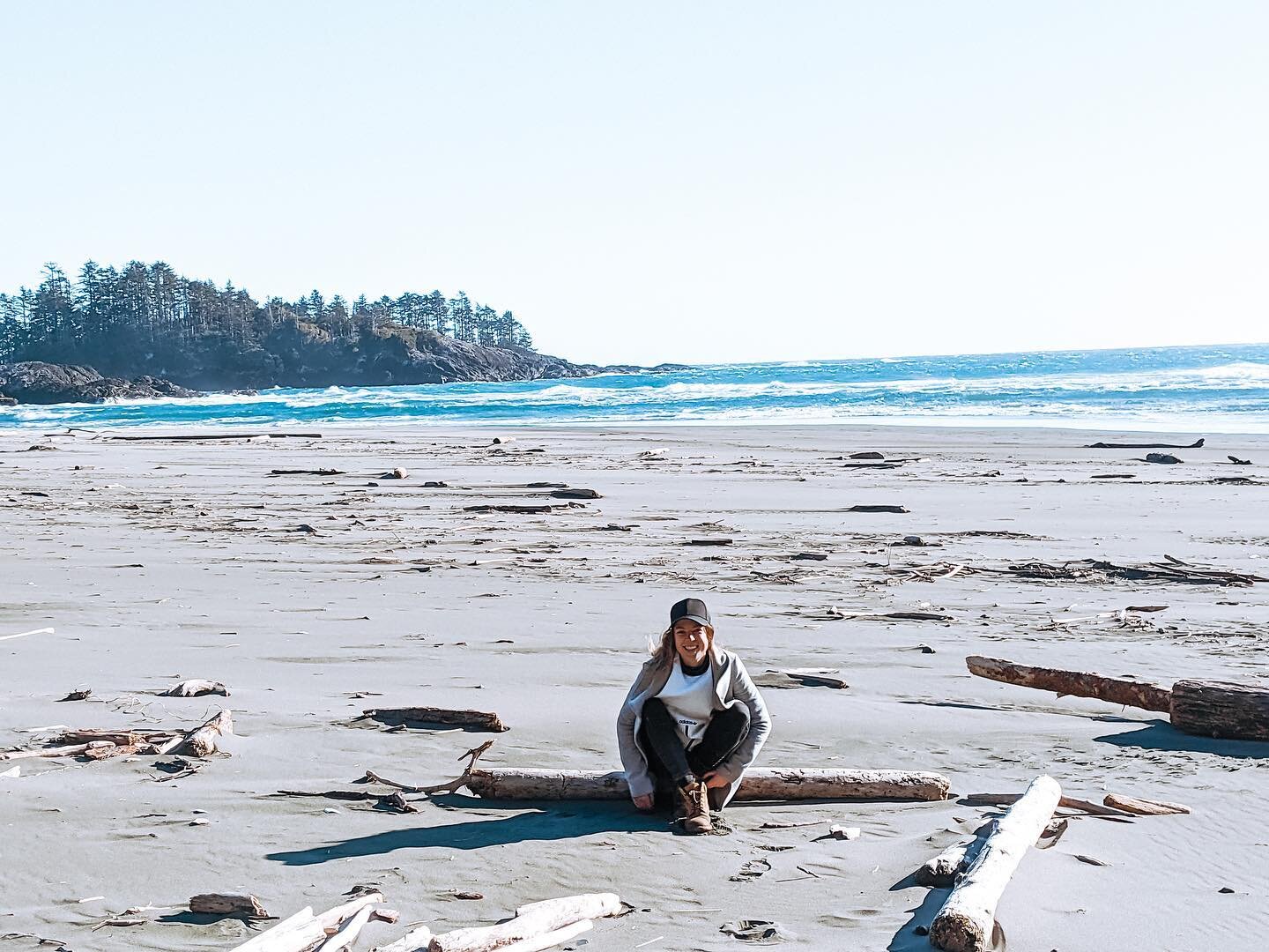 HELLO it&rsquo;s about time I re-introduced myself around here👋🏼
I&rsquo;m Laurence your go to girl for all things PCOS, hormones &amp; mindset. I know what it feels like: ghosted periods, cystic acne, binge eating, anxiety, hair loss, depression,